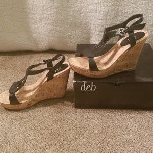 Deb Wedged shoes size 8